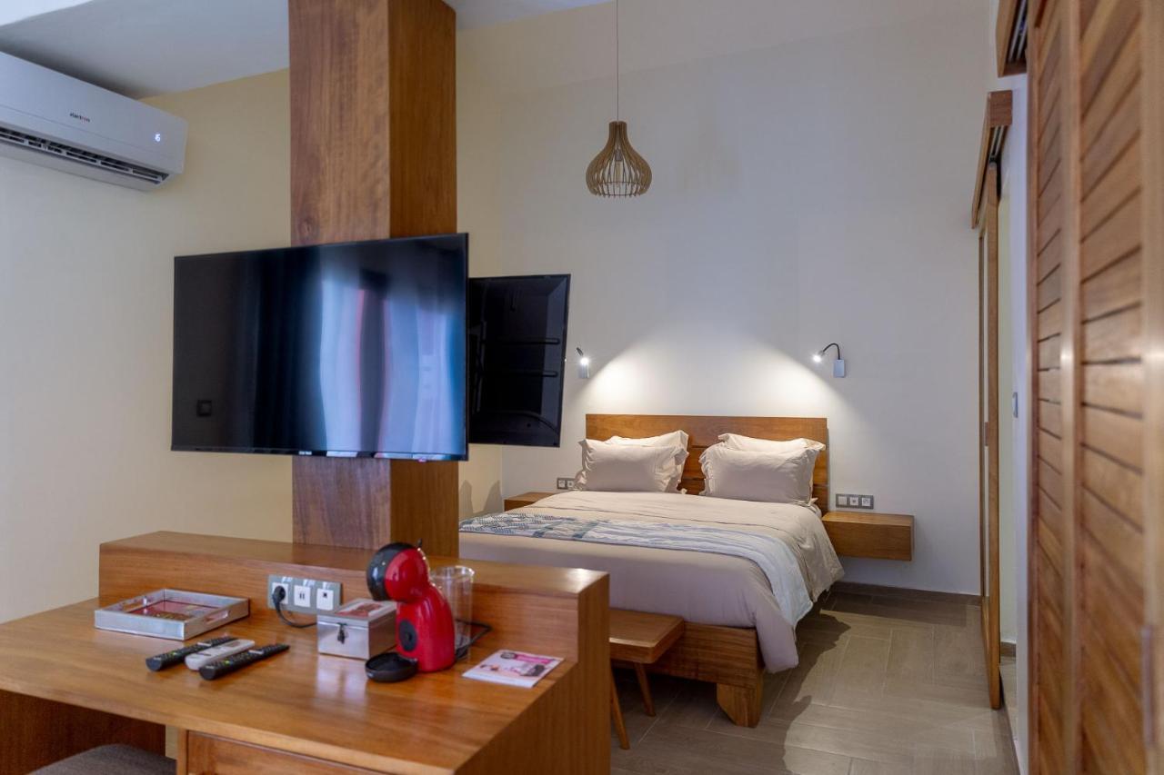 Hotel La Madrague Дакар Екстер'єр фото