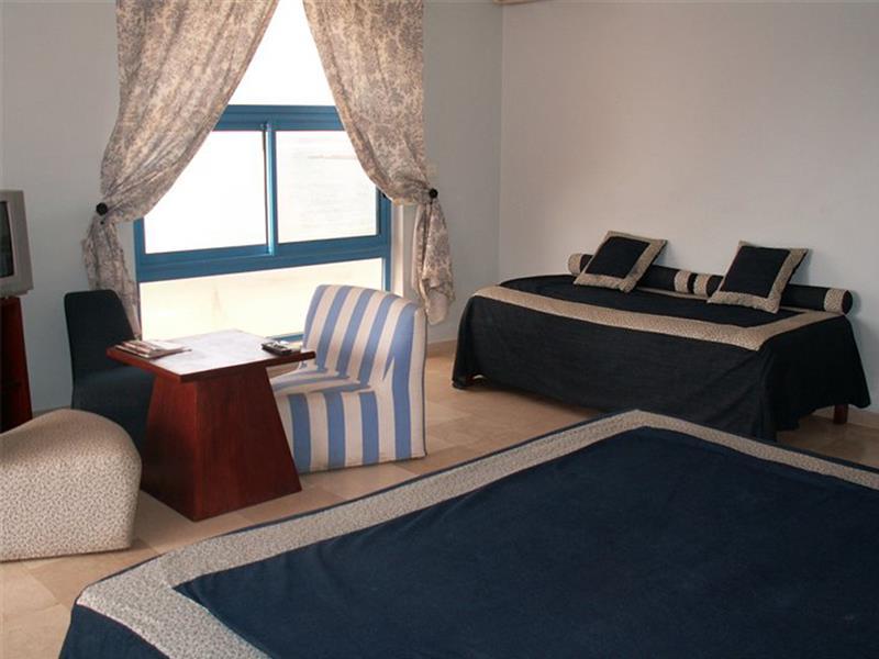 Hotel La Madrague Дакар Екстер'єр фото