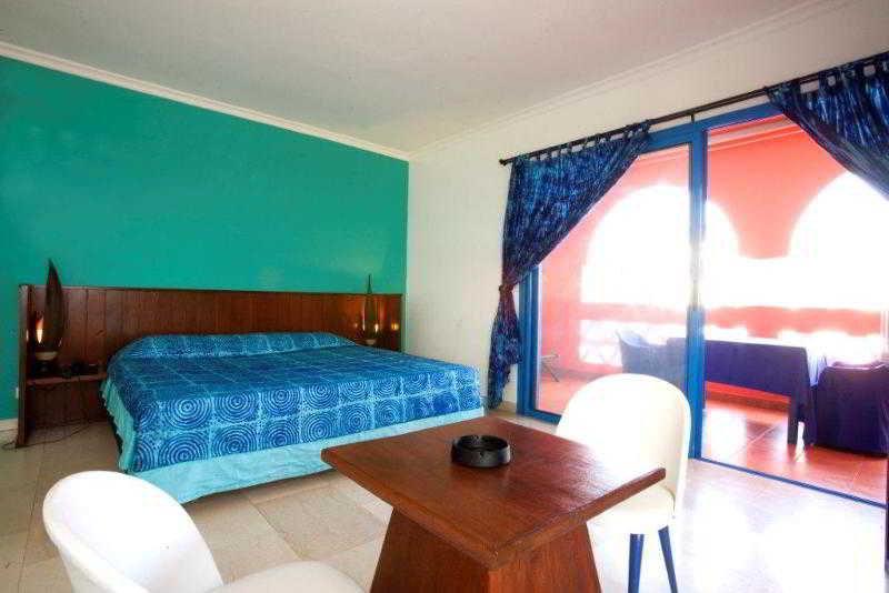 Hotel La Madrague Дакар Екстер'єр фото